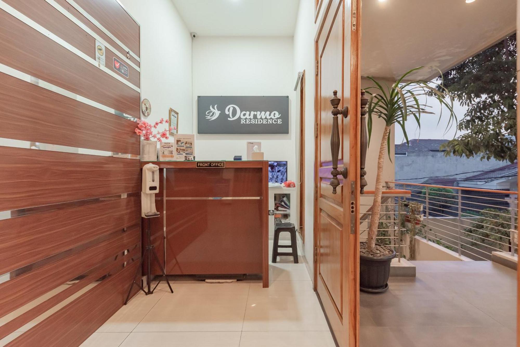 Urbanview Darmo Residence Bandung Exterior photo